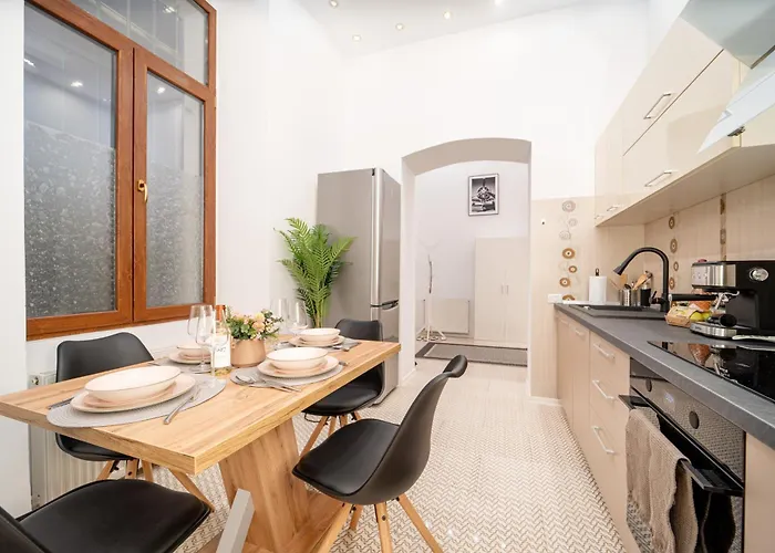 Liberty Square Jf Kennedy - By Openhouse *